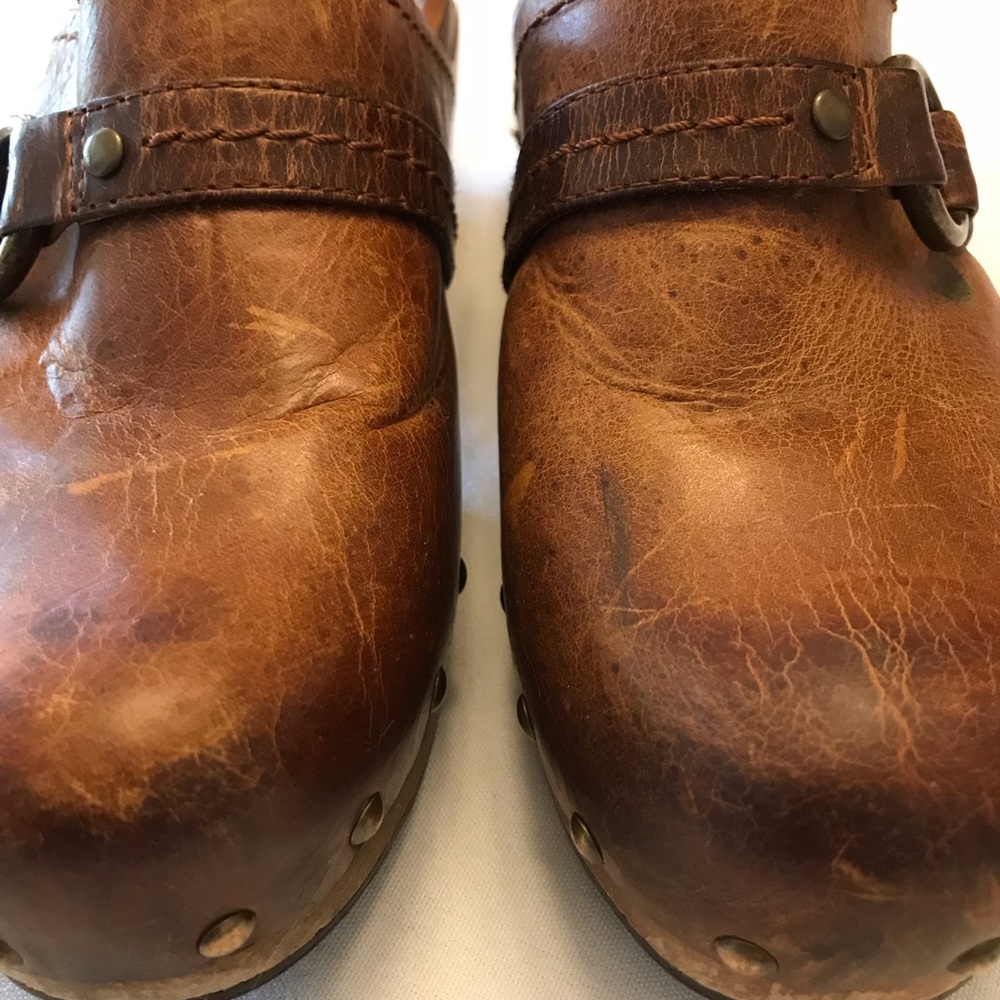 Frye Vintage Distressed Clogs 7.5M.